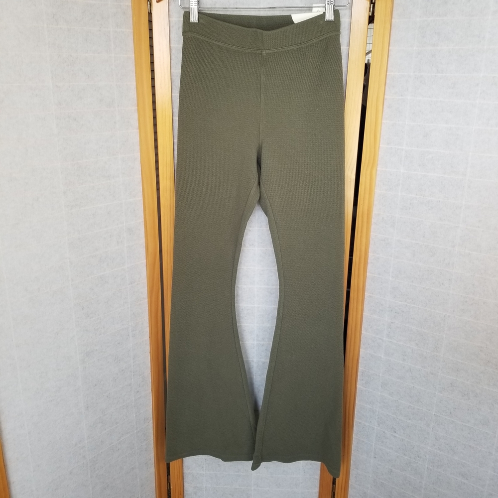 Offline by Aerie Green Hi-Rise Flare Leggings NWT Size Medium Long
